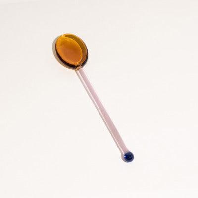 TwistSpoon – Bunter Glaslöffel mit verspieltem Wellenmuster