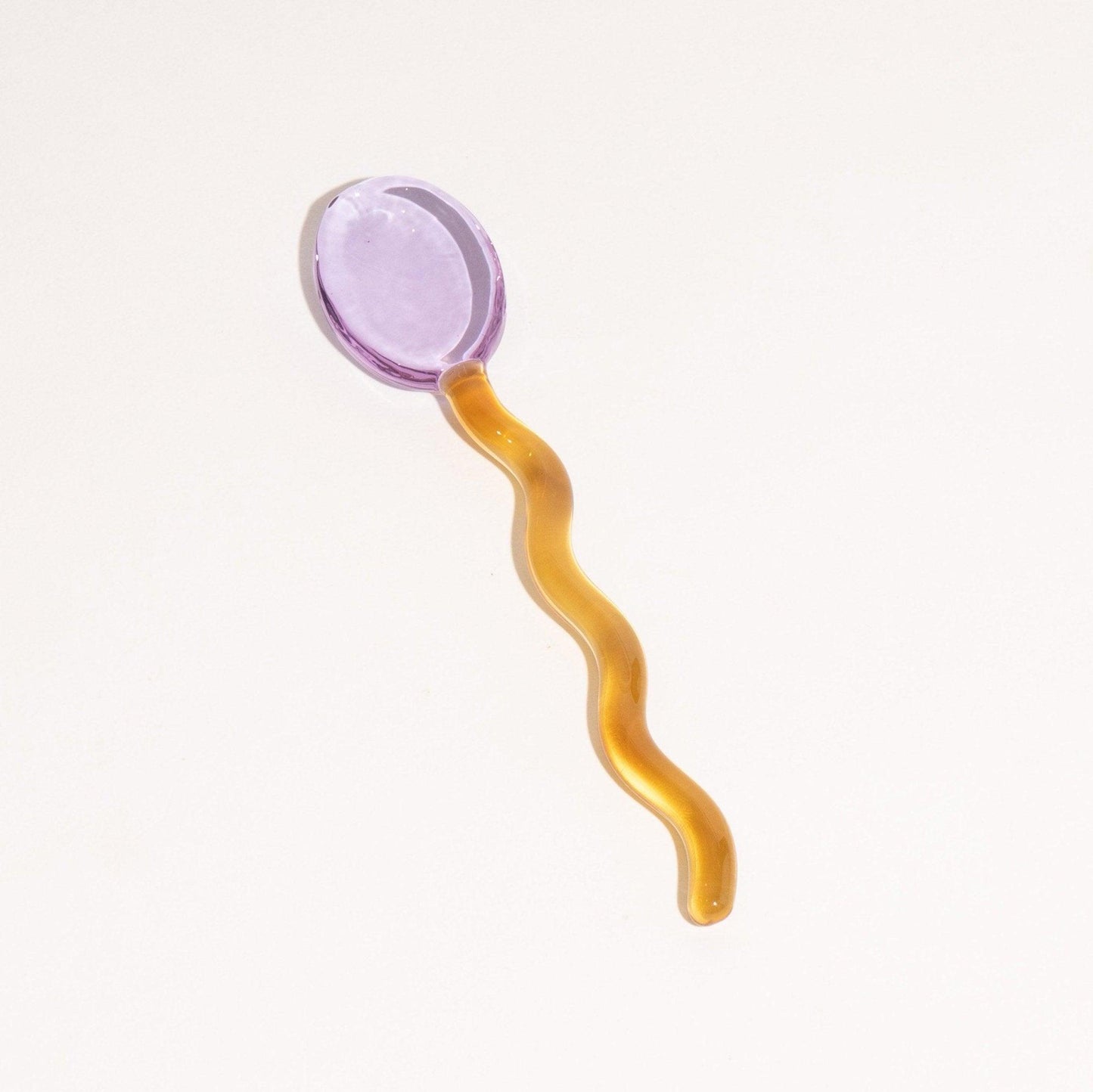 TwistSpoon – Bunter Glaslöffel mit verspieltem Wellenmuster