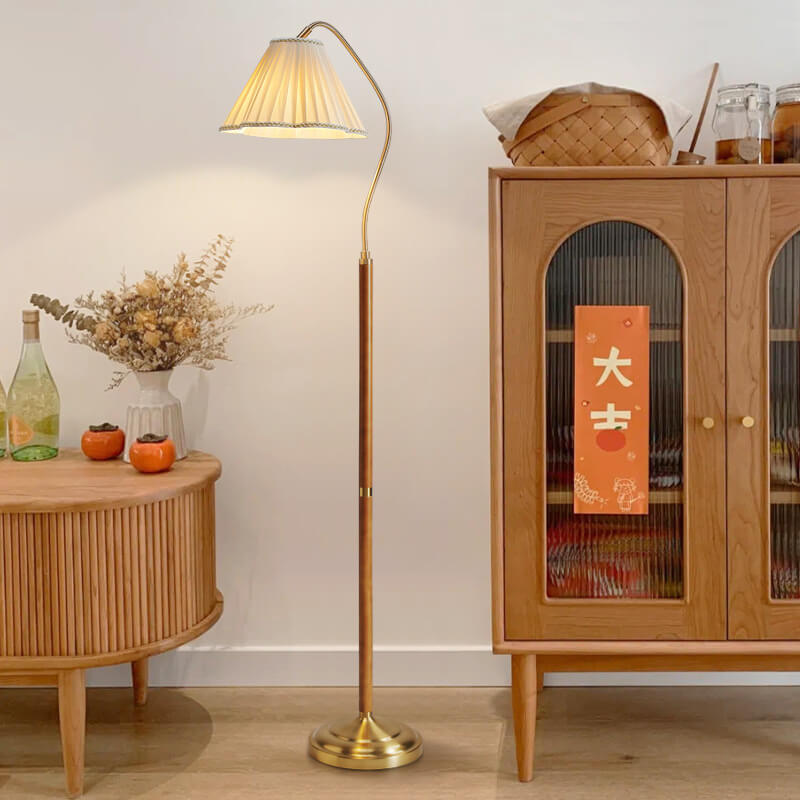 Leandro – Stehlampe aus massivem Holz