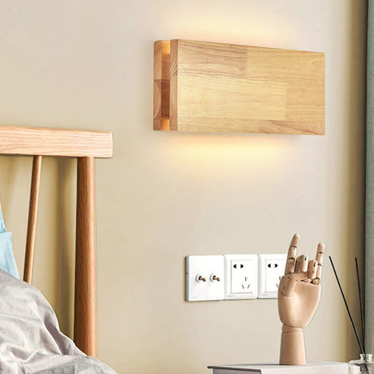 Norah – Wandlampe aus Massivholz