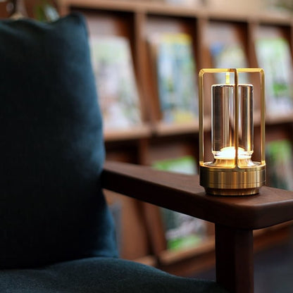 CrystalGlow – Kabellose LED-Kristalllampe im Laternenstil