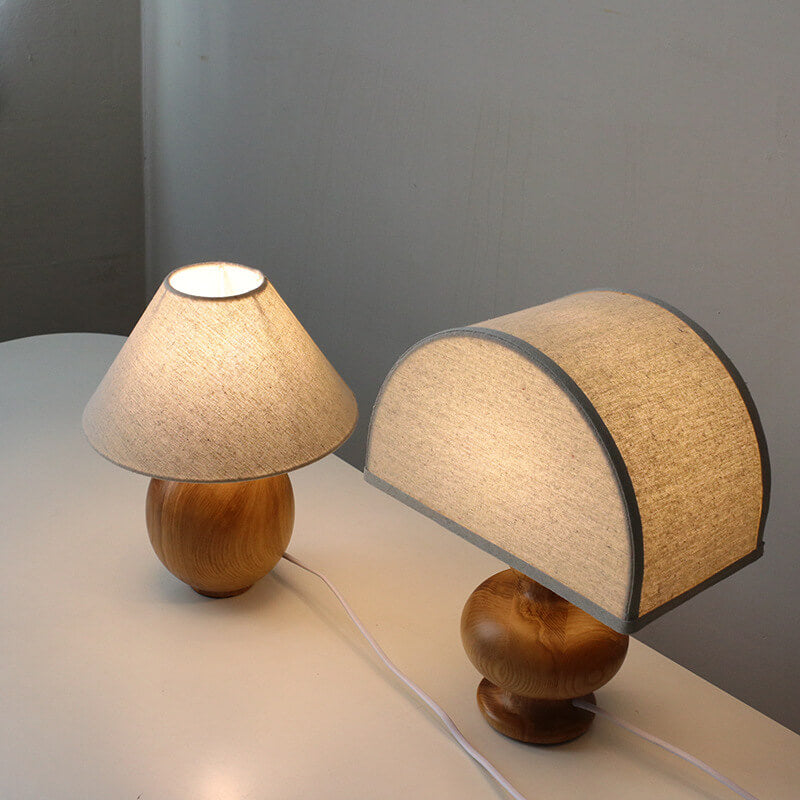Esnyr – Einfache Holz-Tischlampe