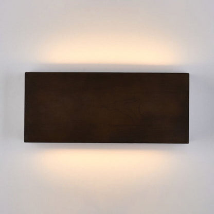 Norah – Wandlampe aus Massivholz