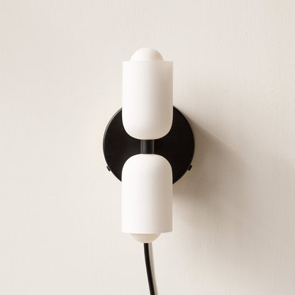 Elodie – Moderne cremefarbene Wandlampe mit zwei Köpfen