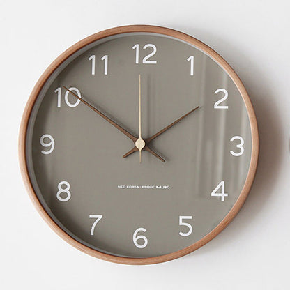 Auron – Einfache Holzwanduhr mit Quarzwerk und elegantem Design