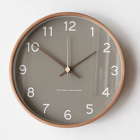 Auron – Einfache Holzwanduhr mit Quarzwerk und elegantem Design