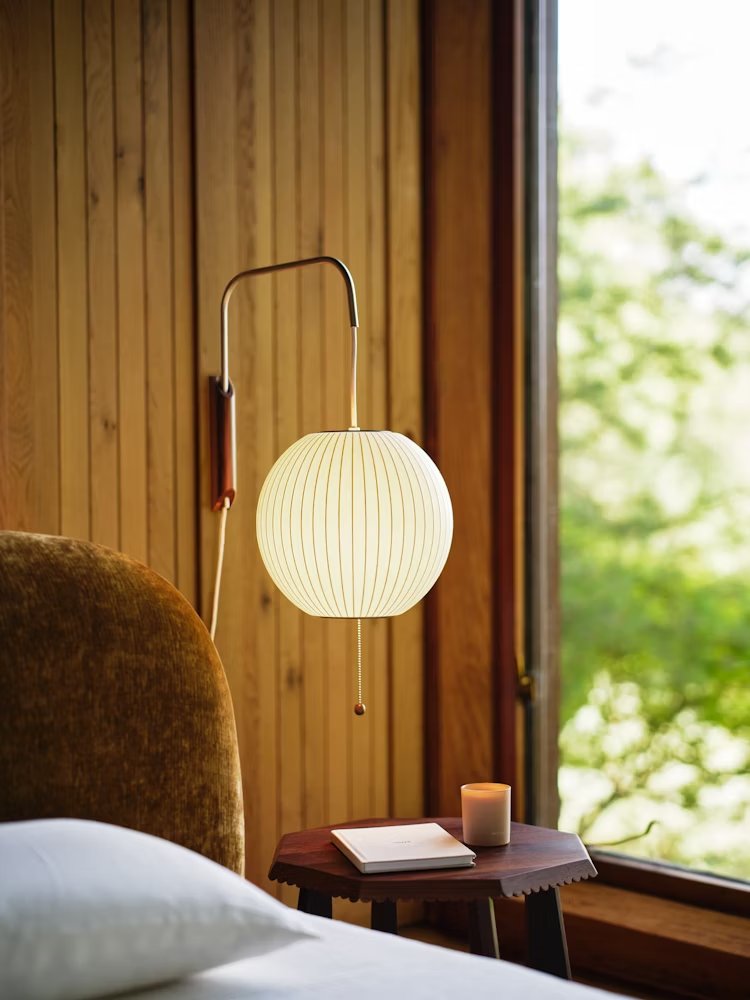Isolde – Kreative Wandlampe in Seidenoptik