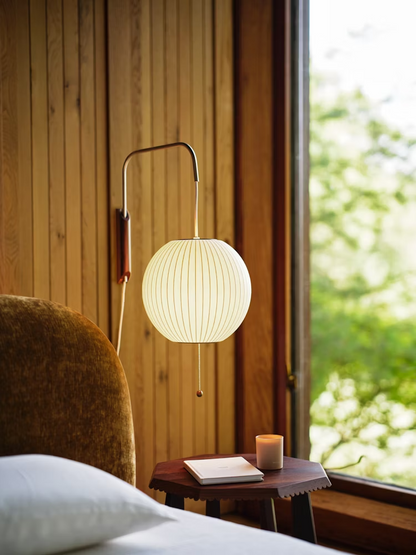 Isolde – Kreative Wandlampe in Seidenoptik