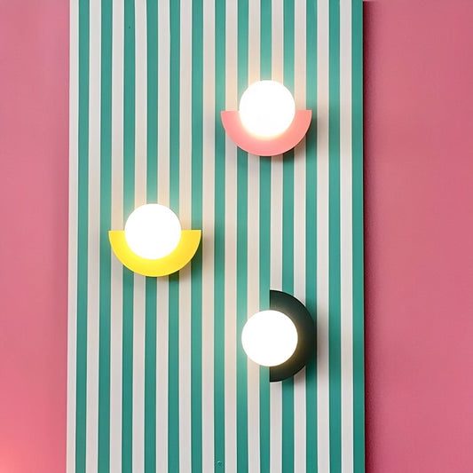 Lia – Farbige Wandlampe für Akzentwände