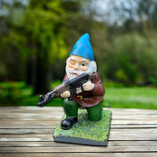 Militär-Gartenzwerg in Tarnoptik mit Helm