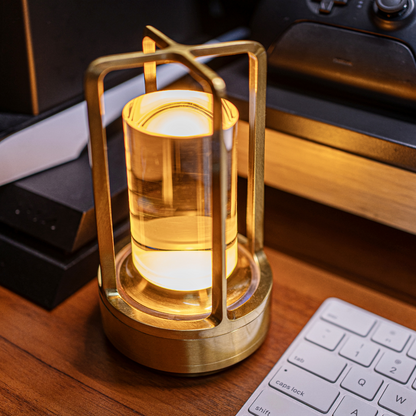 CrystalGlow – Kabellose LED-Kristalllampe im Laternenstil