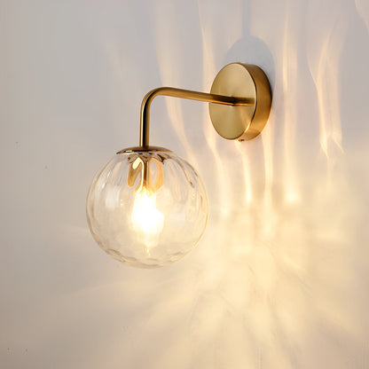 Aurelia – Wandlampe mit Kugelglas im Rillenmuster