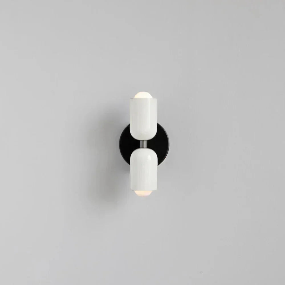 Sam – Schlichte Acryl-Wandlampe