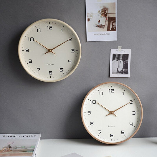 Clark – Skandinavische Wanduhr aus Holz im einfachen Design