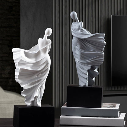 Meilin – Kunstfigur im skulpturalen Design