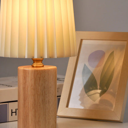 Claudia – Französische Nachttischlampe im traditionellen Stil