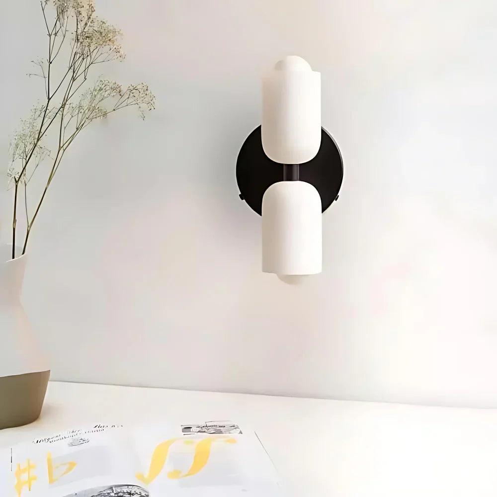 Sam – Schlichte Acryl-Wandlampe