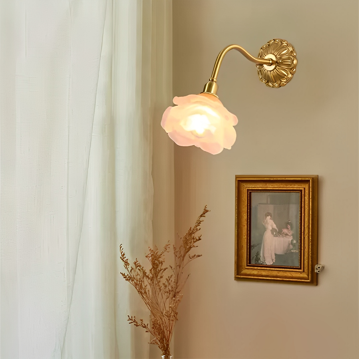 Flora – Vintage-Stil Wandlampe mit Blumen-Glas und Kupfer-Look