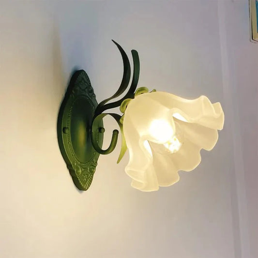 Liora – Maiglöckchen Blume Wandlampe