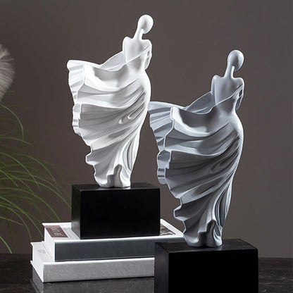 Meilin – Kunstfigur im skulpturalen Design