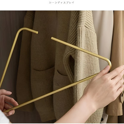 Hikari – Moderner Kleiderständer in Gold & Silber
