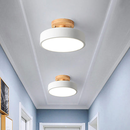 Lunira – Bunte Eisen-Deckenlampe mit Holzelement