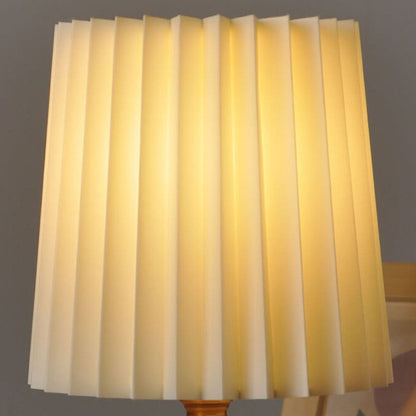 Claudia – Französische Nachttischlampe im traditionellen Stil