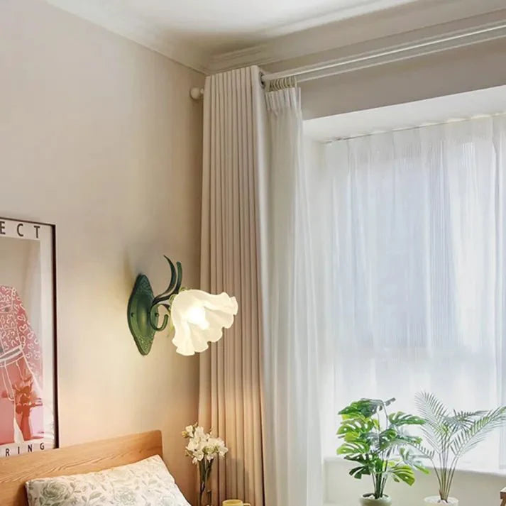Liora – Maiglöckchen Blume Wandlampe