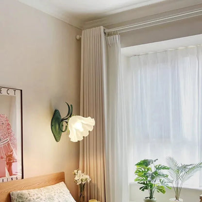 Liora – Maiglöckchen Blume Wandlampe