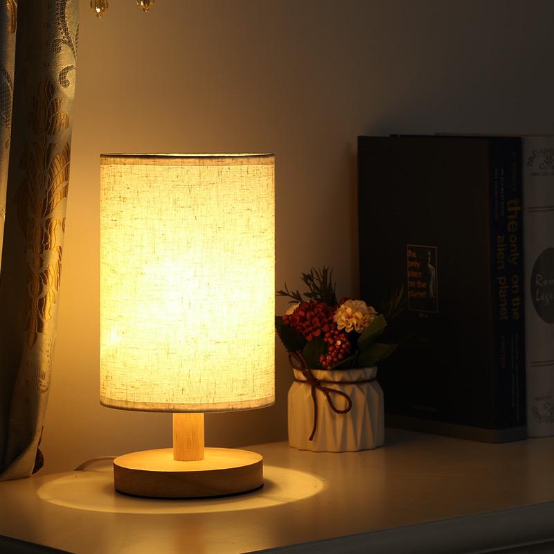 Lunora – Nachtlampe aus massivem Holz