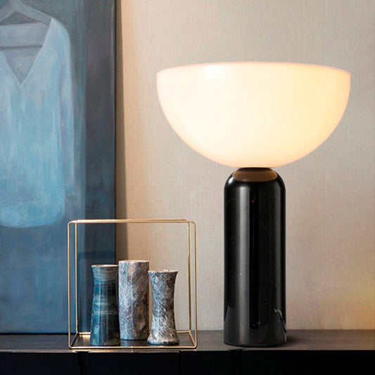Raja – Schicke Tischlampe mit Marmorfuß und stilvollem Design