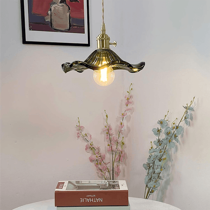 HibiGlow – Elegante Hibiskus-Blütenleuchte für sanftes Ambiente