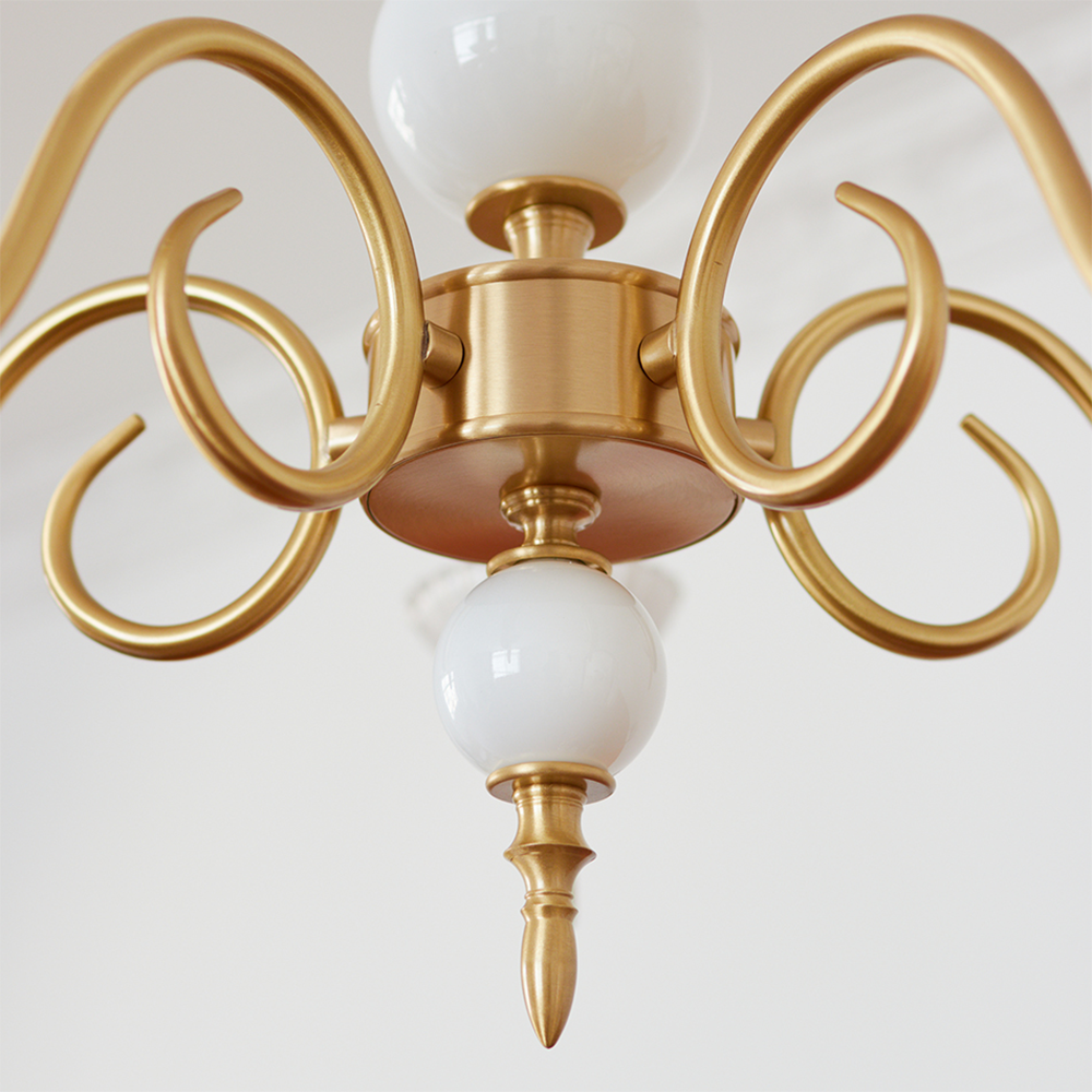 Alaric – Amerikanischer Retro-Leuchter aus cremefarbenem Glas