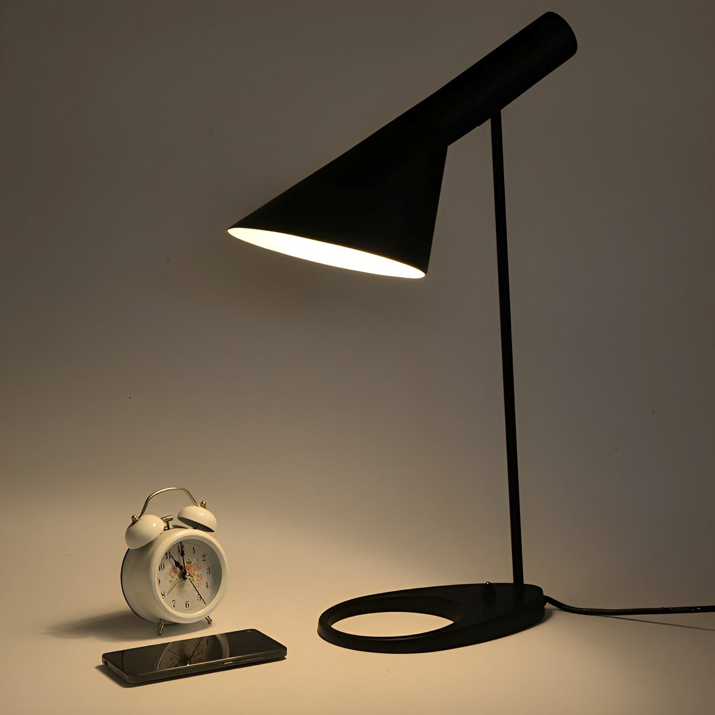 Elvara – Einfache nordische LED-Tischleuchte