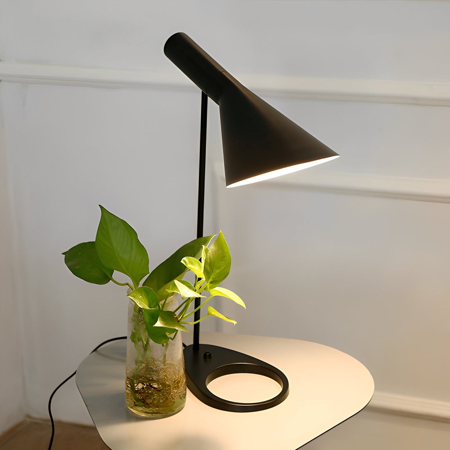 Elvara – Einfache nordische LED-Tischleuchte