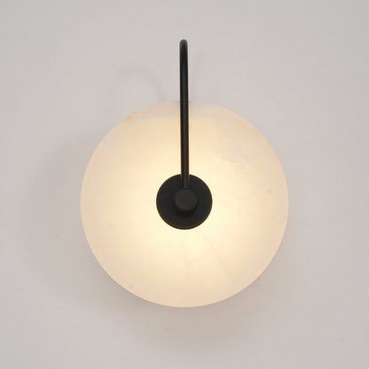 Aveline – LED-Wandlampe aus Alabasterstein