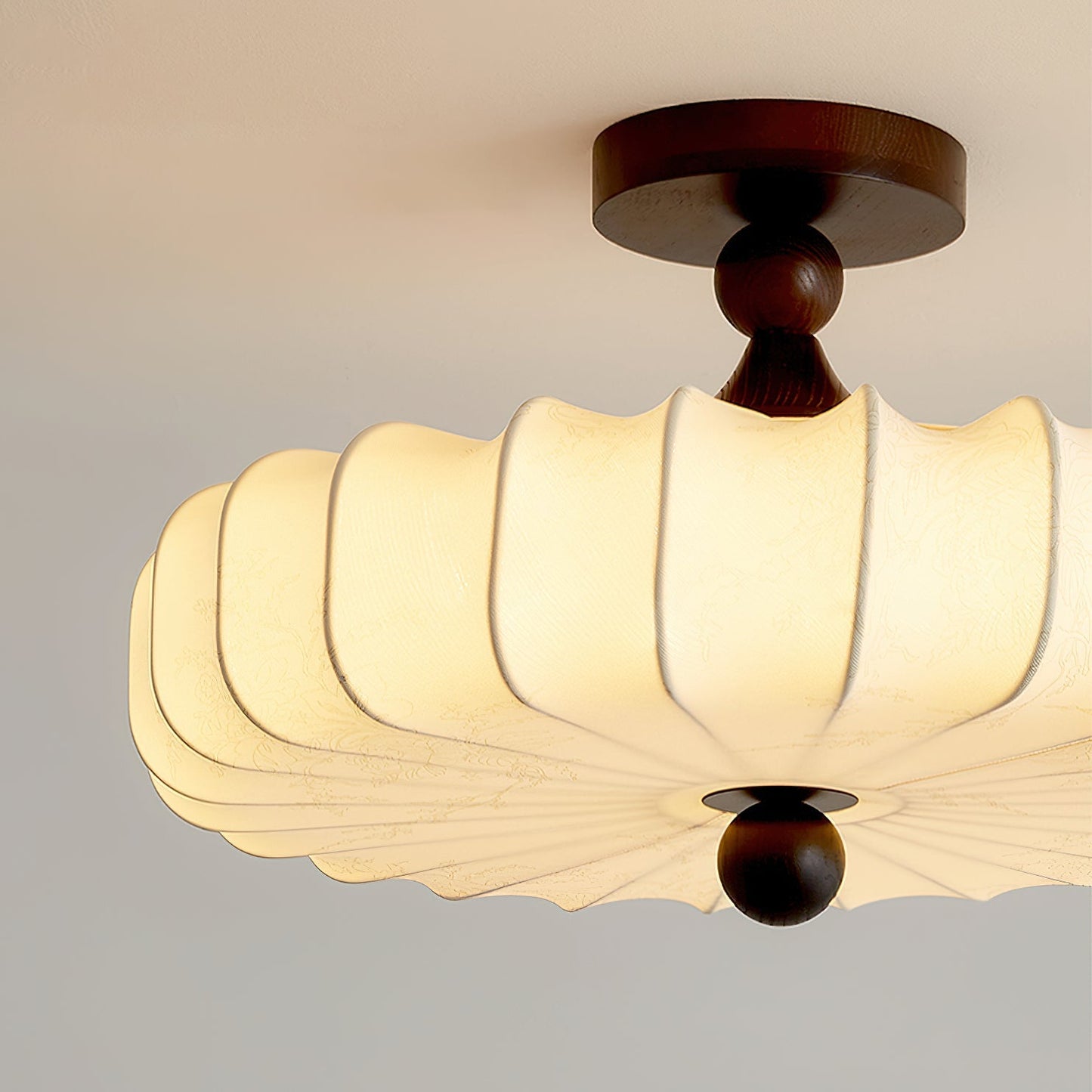 Anela – Natürliche Lampe aus Eschenholz und Stoff