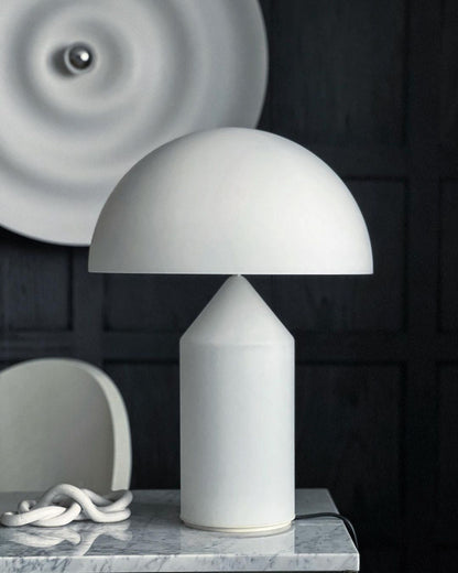Stella – Metall-Tischlampe im Skulptur-Design