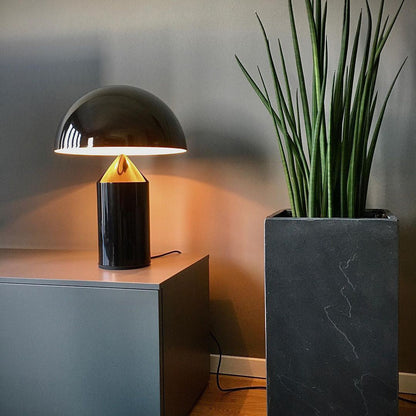 Stella – Metall-Tischlampe im Skulptur-Design