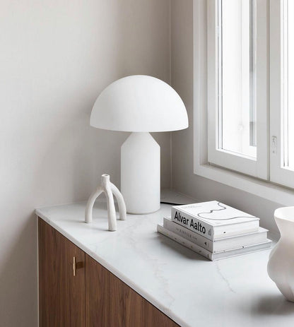 Stella – Metall-Tischlampe im Skulptur-Design