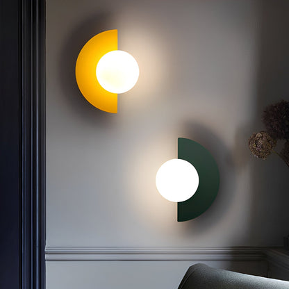 Lia – Farbige Wandlampe für Akzentwände
