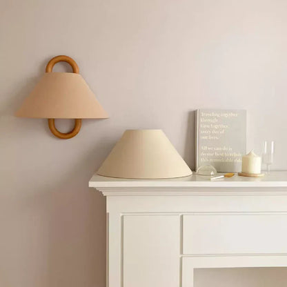 Alina – Wandlampe aus Buchenholz