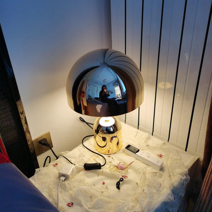 Bella – Schicke Tischlampe mit klassischem Stil und sanftem Licht