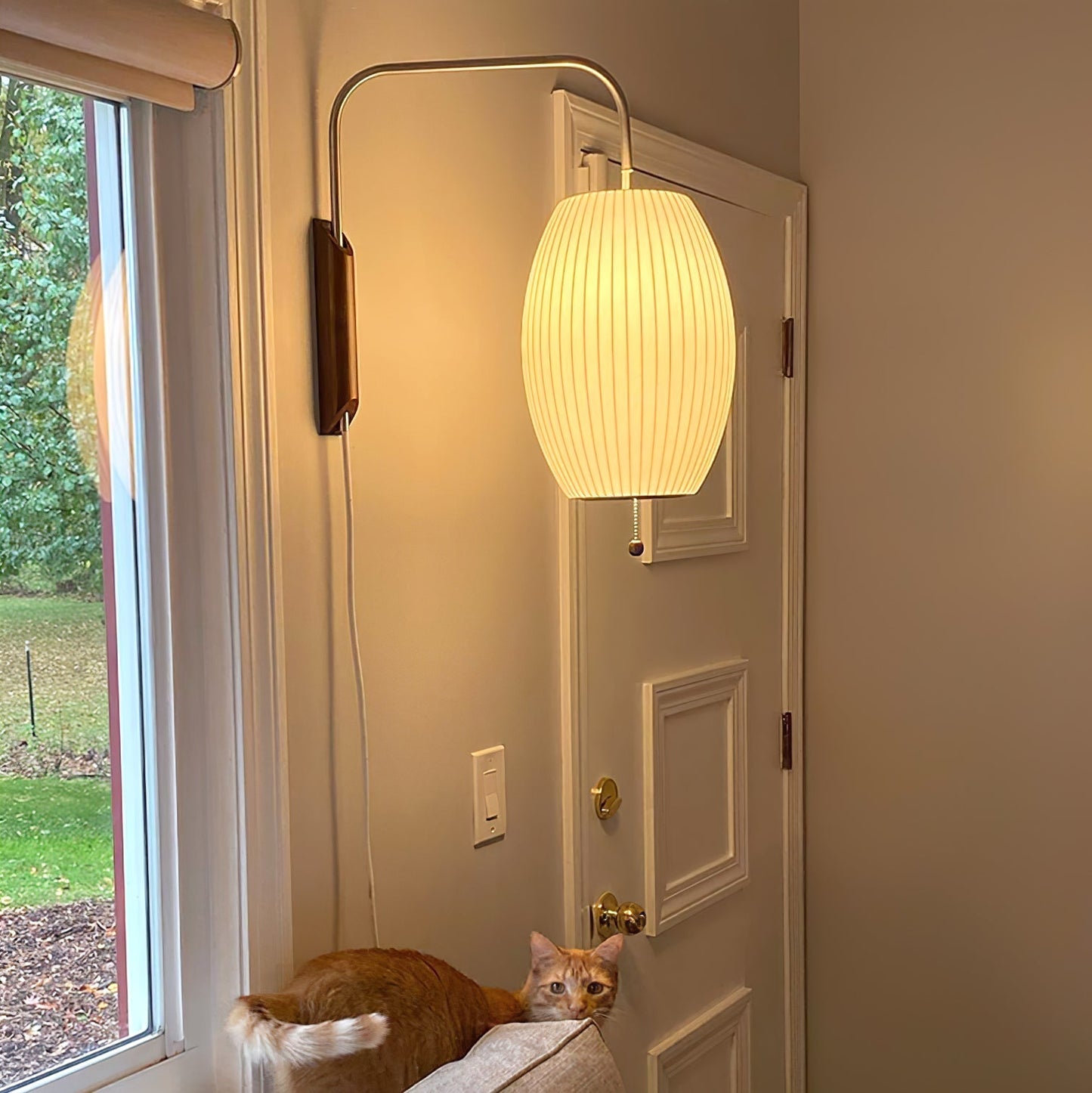 Isolde – Kreative Wandlampe in Seidenoptik