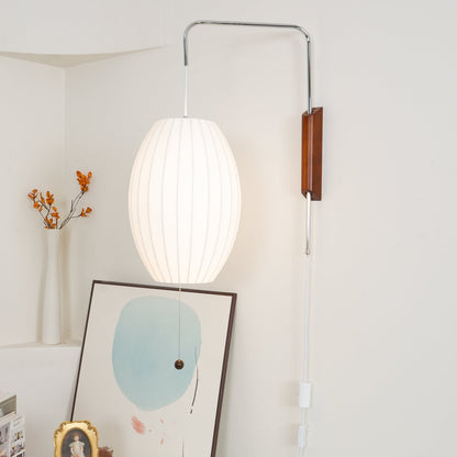 Isolde – Kreative Wandlampe in Seidenoptik