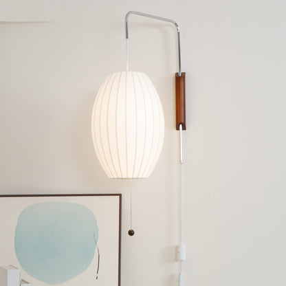 Isolde – Kreative Wandlampe in Seidenoptik
