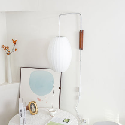 Isolde – Kreative Wandlampe in Seidenoptik