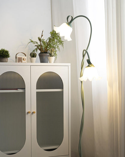 CallaLicht – Elegante Stehlampe im Calla-Blumen-Design