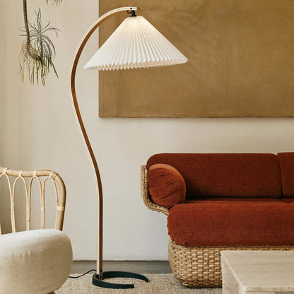 Selina – Skandinavische Stehlampe im Retro-Look