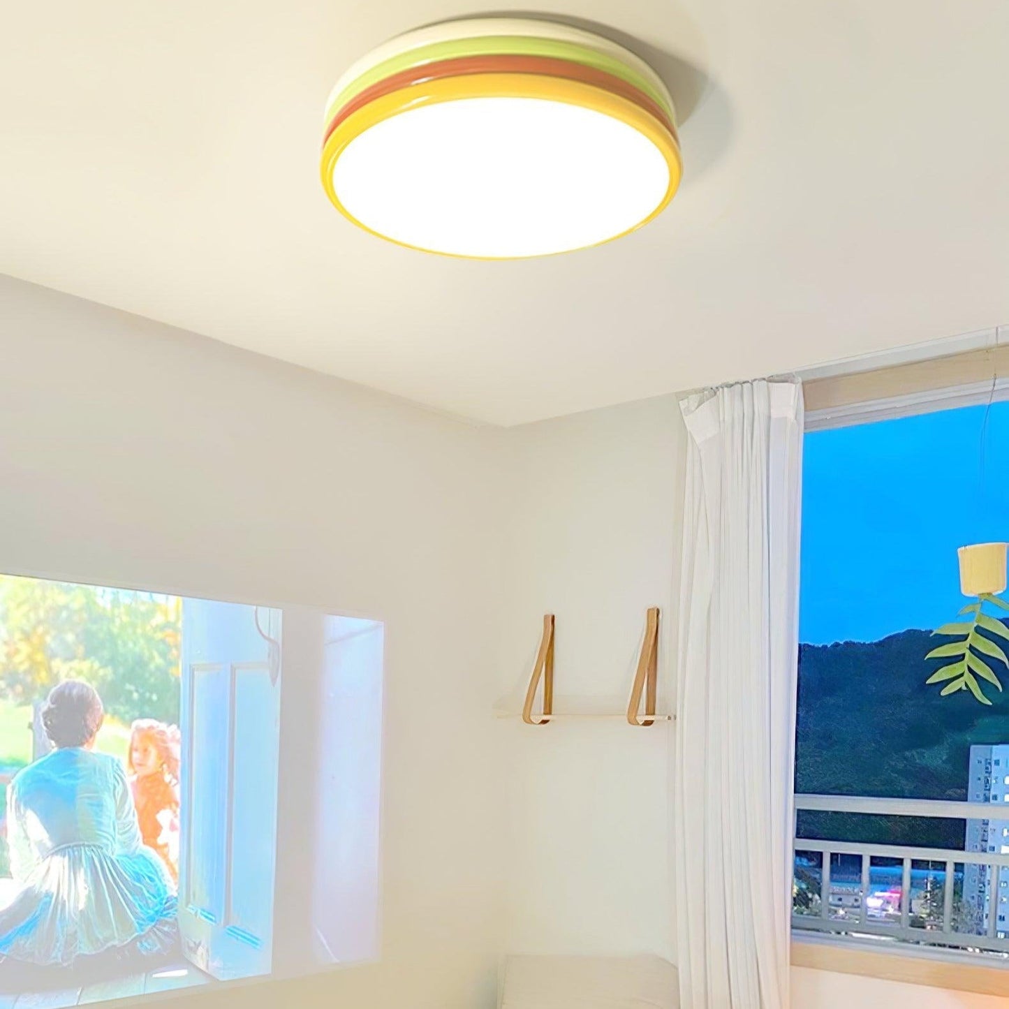 Akira – Farbige Deckenleuchte im skandinavischen Design